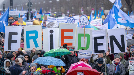 Berlin barış için ayaklandı