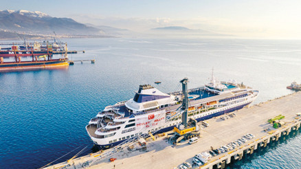 Depremzedelerin evi olan gemideki hüznü anlatan cümle: Keşke turist olsaydım