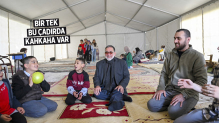 Emekli imam “Ali Baba’nın Çitfliği” ile çocukların yüzünü güldürüyor