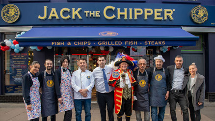 Yeni şubeyi ‘kasaba tellalı’ duyurdu Yeni şubeyi ‘kasaba tellalı’ duyurdu