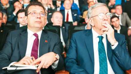 İki görev bir arada... Hukukçular formülü tartışıyor