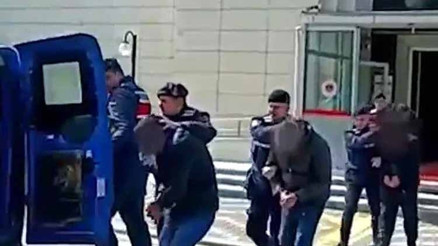 Cinayetin şüphelisi 4 kişi, 22 yıl sonra yakalanıp tutuklandı Cinayetin şüphelisi 4 kişi, 22 yıl sonra yakalanıp tutuklandı