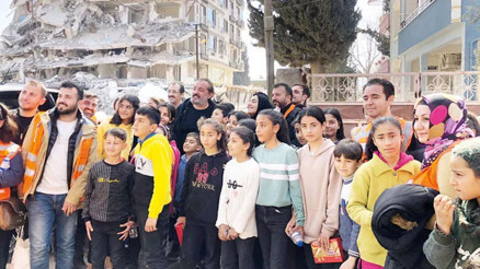 ‘Bir mandalina verdiğiniz için ağlayan bir anne gördünüz mü hayatınızda hiç’ ‘Bir mandalina verdiğiniz için ağlayan bir anne gördünüz mü hayatınızda hiç’