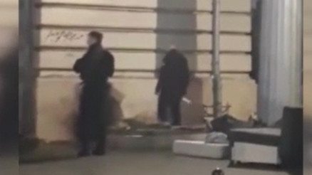 Fransız polisi sığınmacıların battaniyelerine biber gazı sıktı