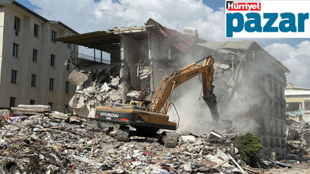 Enkazdaki tehlike devam ediyor Enkazdaki tehlike devam ediyor