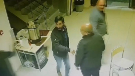 Adanadaki deprem paniği kamerada