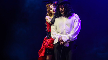 Hayko Cepkin’den Muhteşem Bir Jekyll & Hyde Performansı Hayko Cepkin’den Muhteşem Bir Jekyll & Hyde Performansı