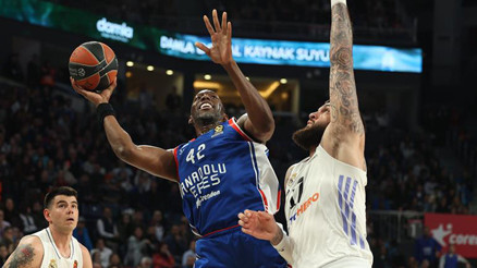 Anadolu Efes, Real Madridi tek farkla devirdi