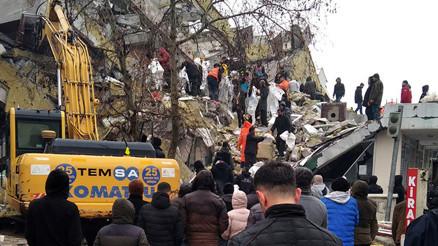 Prof. Dr. Özlü: Sivil vatandaşlar enkaz kaldırma çalışmalarını izlemeye gitmemeli