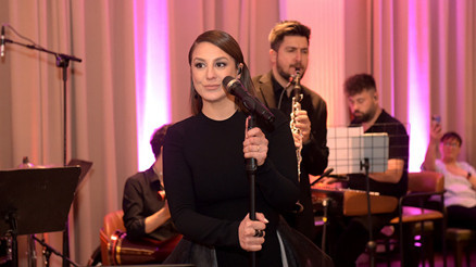 Bu kez depremzedeler için söyledi