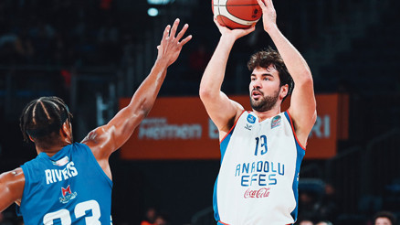 Anadolu Efes tek farkla kaybetti