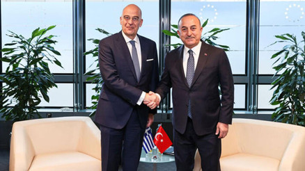 Bakan Çavuşoğlu, Yunan mevkidaşı Dendias’la görüştü