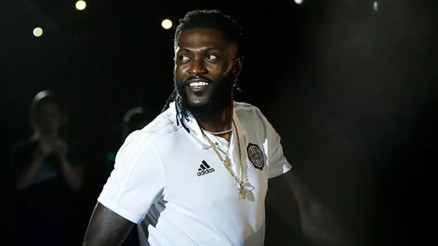 Adebayor, futbolu bıraktığını açıkladı