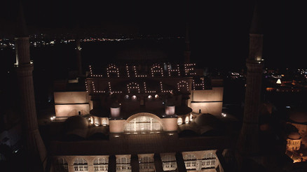 Ayasofya Camiine Ramazan mahyası asıldı