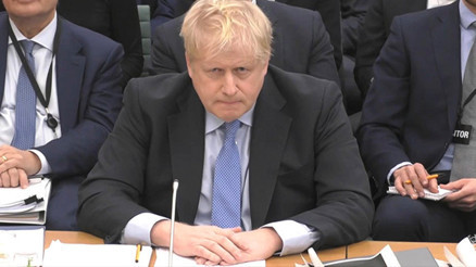 Boris Johnson komisyona 3 saat savunma yaptı
