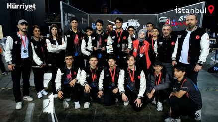 Demirören Medya Lisesi öğrencilerinden robotik yarışmada büyük başarı Demirören Medya Lisesi öğrencilerinden robotik yarışmada büyük başarı