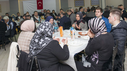 Londra’da depremzedeler yararına iftar