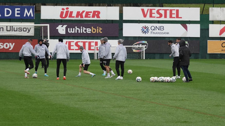 Trabzonsporda Orhan Ak ve yeni teknik ekip idmanda