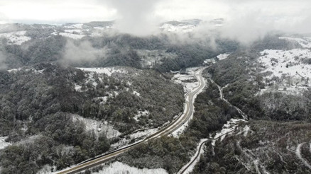 Bartında kar manzarası dronla görüntülendi
