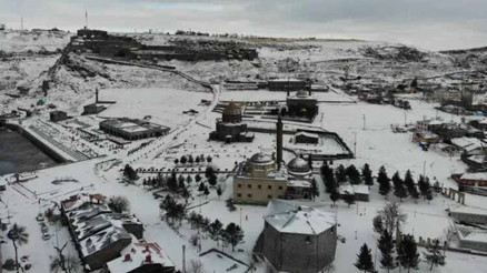 Nisan ayında beyaza bürünen Kars böyle görüntülendi
