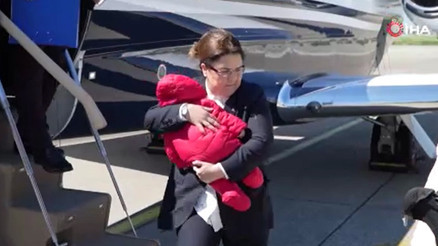 Enkaz altından 128 saat sonra çıkarılmıştı... Gizem bebeği annesine Bakan Yanık teslim etti