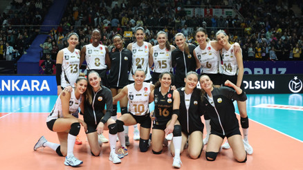 VakıfBank, PTT deplasmanında set vermedi
