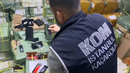 İstanbulda kaçakçılık operasyonu: 115 milyon lira değerinde ürün ele geçirildi İstanbulda kaçakçılık operasyonu: 115 milyon lira değerinde ürün ele geçirildi