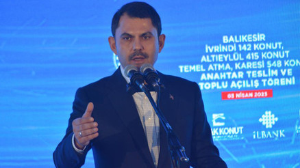 Bakan Kurum, Balıkesirde anahtar teslim ve yeni konutların temel atma törenine katıldı Bakan Kurum, Balıkesirde anahtar teslim ve yeni konutların temel atma törenine katıldı