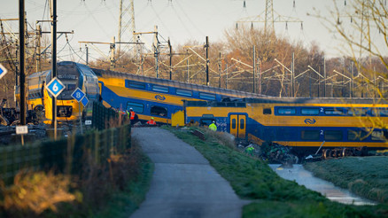 Hollanda’da yolcu treni raydan çıktı: 1 ölü, 30 yaralı