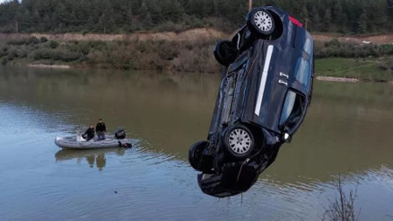 Samsunda araç gölete uçtu: 2 ölü