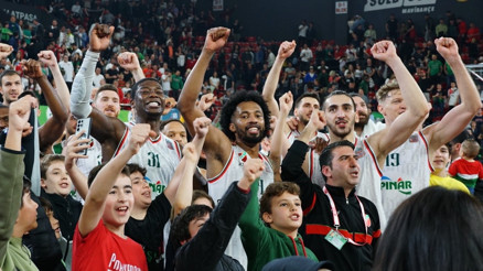 Pınar Karşıyaka ilk 2 sıra için iddiasını sürdürdü