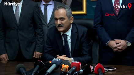 Bakan Özer: Bugünler küçük ayrılıkları büyük noktalara taşıma günü değil