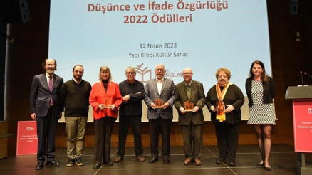 Türkiye Yayıncılar Birliğinden sansüre karşı ses çıkaran ödüller Türkiye Yayıncılar Birliğinden sansüre karşı ses çıkaran ödüller