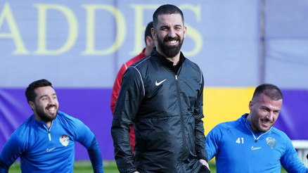 Arda Turan kulübede de tarih yazmak için sahaya iniyor Yardımcıları belli oldu