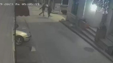 Beyoğlunda köpek bakımı nedeniyle tartıştığı kişiyi bıçakladı