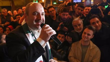 Tarihi meydanda Togglu sahur... Bursalı gençlerle sürpriz sahur buluşması Tarihi meydanda Togglu sahur... Bursalı gençlerle sürpriz sahur buluşması