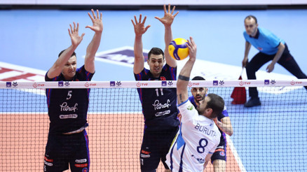 Erkekler AXA Sigorta Kupa Voleyde ilk finalist Halkbank