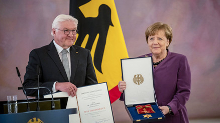 ‘Federal Liyakat Nişanı Büyük Haçı’ ile onurlandırıldı