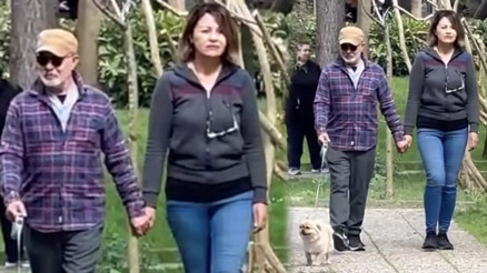 Usta oyuncu sevgilisiyle parkta el ele