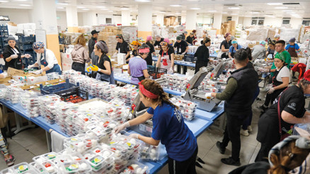 Ödüllü şefin gönül mutfağı 75 gündür deprem bölgesinde Müdür çorbacı Amerikalı pilavcı oldu