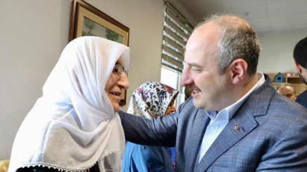 Bakan Varank vatandaşlarla kahvaltıda buluştu