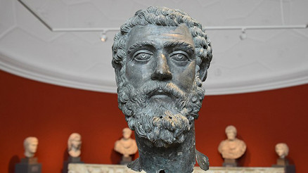 İmparator Septimus, eksik başını bekliyor İmparator Septimus, eksik başını bekliyor