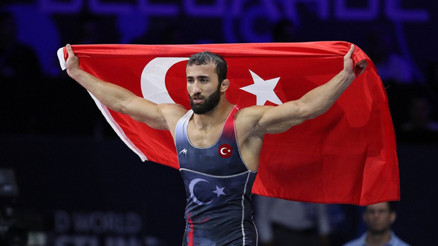 Avrupa Güreş Şampiyonası’nda Burhan Akbudak finale yükseldi