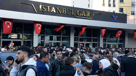 Eminönünde insan seli trafiği olumsuz etkilendi