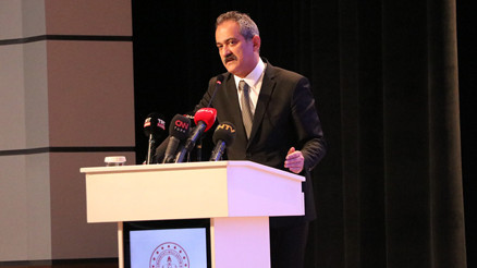 Bakan Özer: Türkiyede yabancı dille ilgili iklim değişecek