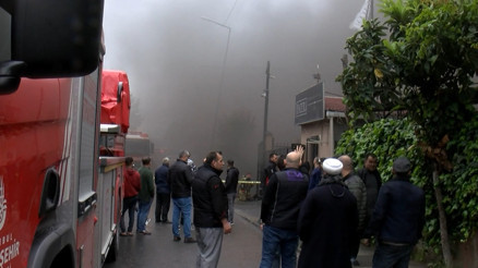 Küçükçekmecede 11 katlı binada yangın