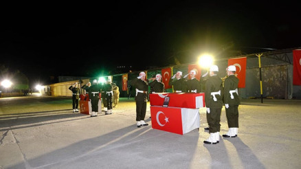 Şırnaktaki trafik kazasında şehit olan askerler memleketlerine uğurlandı