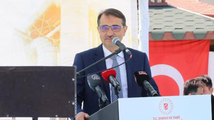 Bakan Dönmez: Terörden temizlediğimiz topraklardan bereket fışkırıyor Bakan Dönmez: Terörden temizlediğimiz topraklardan bereket fışkırıyor