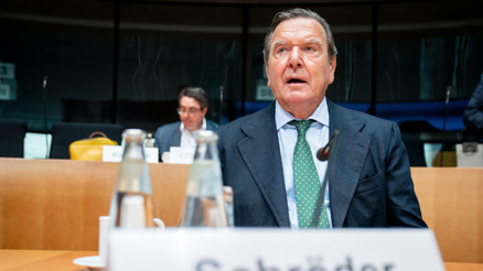 Schröder’e büro yok