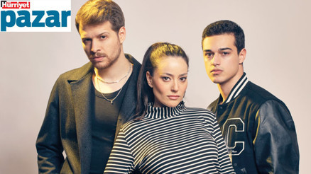 Pelin Akil: Aşk bir yelkenliyle deniz yolculuğuna benziyor, Burak Yörük: İnişli çıkışlı, bazen durgun, bazen dalgalı, Kaan Mirac Sezen: Zakkuma benziyor, dışı güzel, içi zehirli